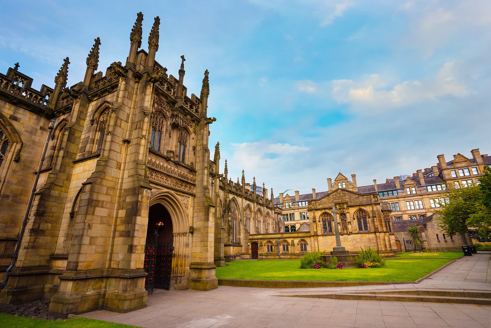 manchester cathedral tours