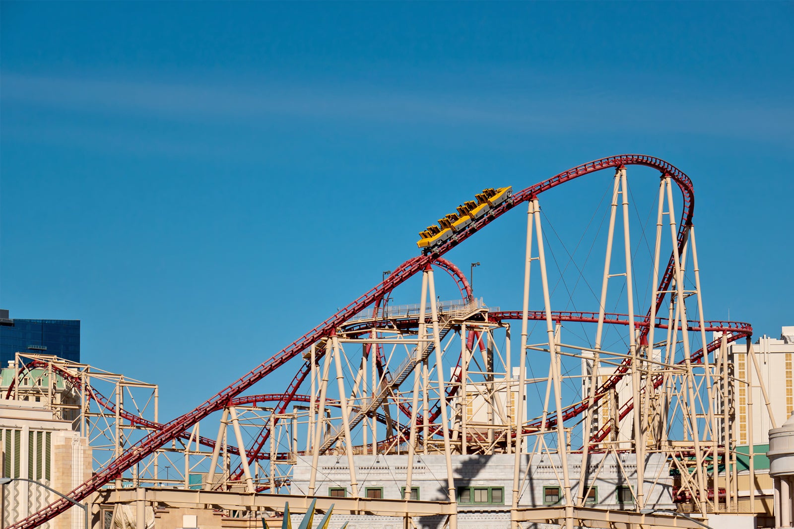 Big Apple Coaster at New York in Las Vegas - Experience Heart-Stopping  Speeds and Views on This Iconic Roller Coaster - Go Guides