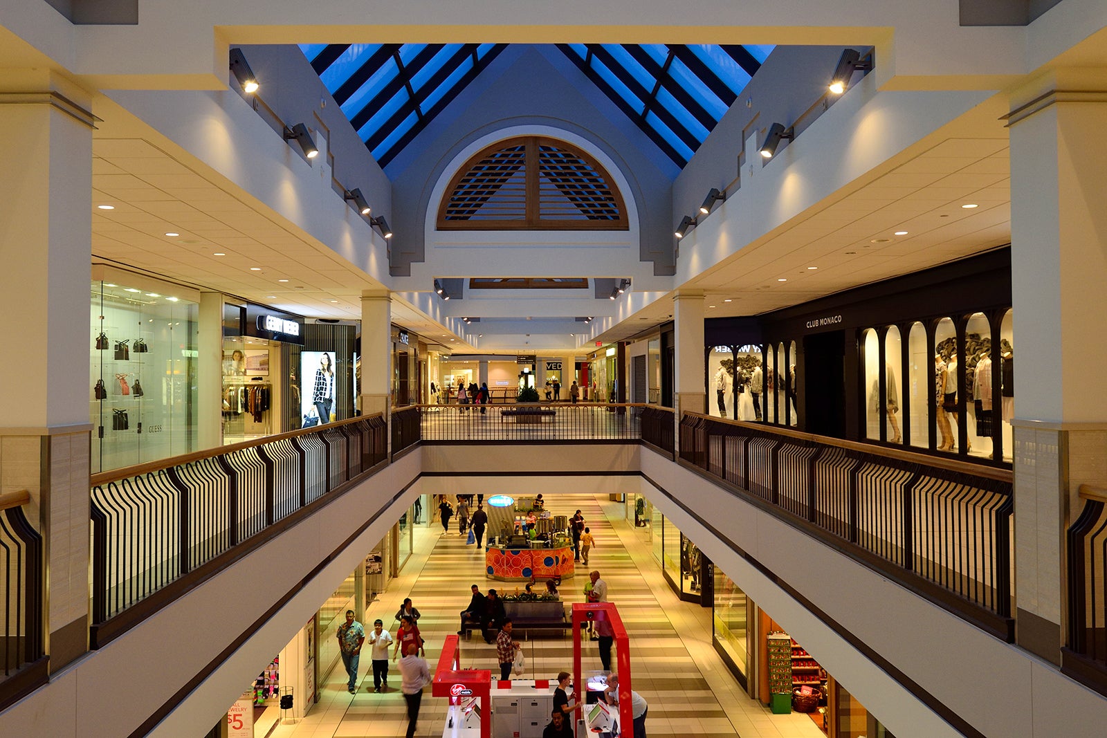 10 Best Shopping Malls in Toronto - Toronto's Most Popular Malls and  Department Stores – Go Guides