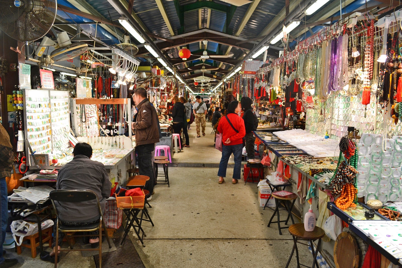 Jade Market Hong Kong - Shopping Street in Kowloon - Go Guides