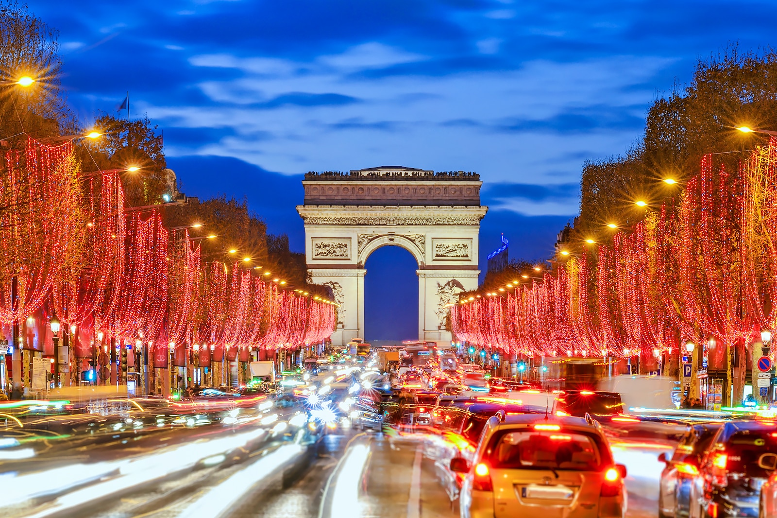 Crowds flock to Champs-Elysees during Paris car-free day