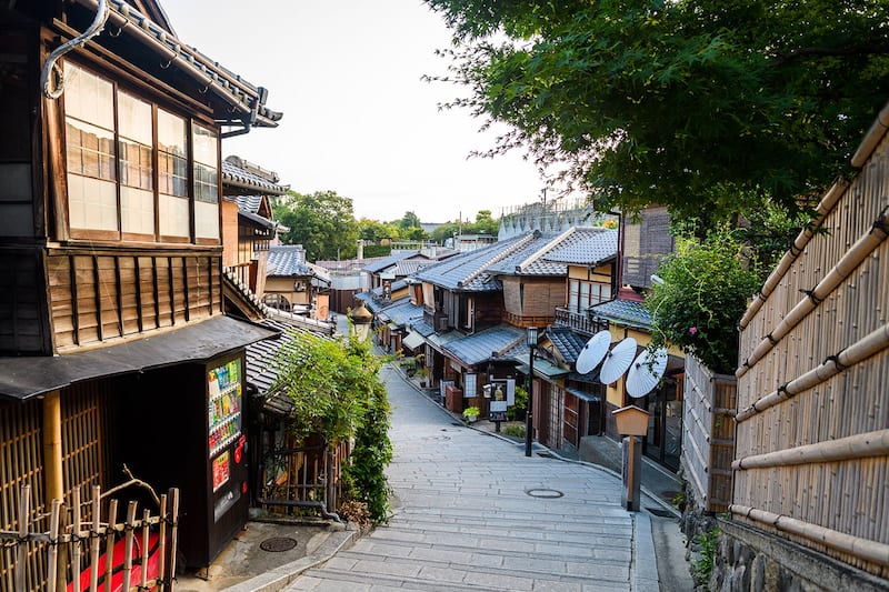 京都の花街 祇園 芸者さんに出会える京の町 Go Guides 京都の花街 祇園 芸者さんに出会える京の町 Go Guides