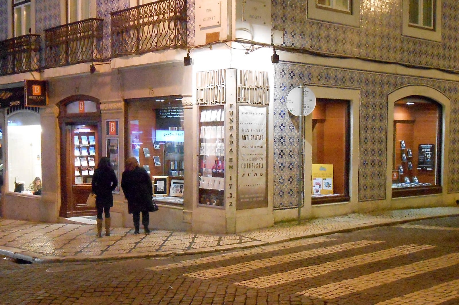 5 Bookshops Worth Visiting in Lisbon - A Book Lover's Guide to Lisbon ...