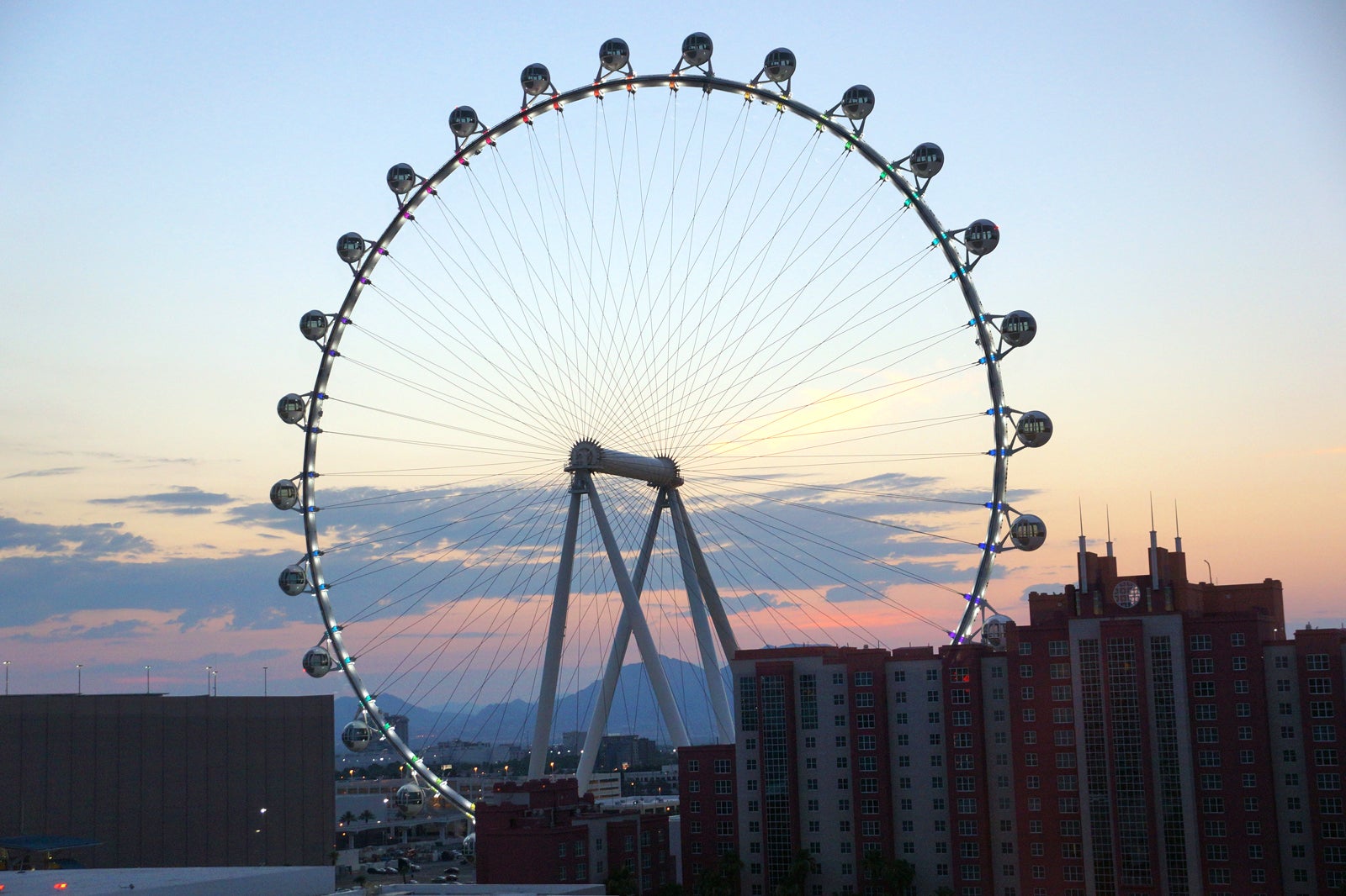 High Roller in Las Vegas - A Giant Ferris Wheel on The Strip - Go