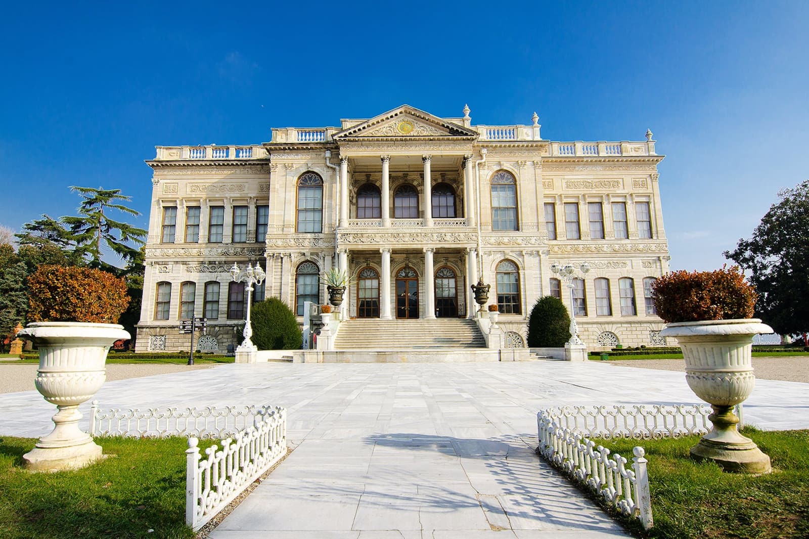 Dolmabahce Palace In Istanbul Explore The Ottoman Empire s Last dolmabahce-palace-in-istanbul-explore-the-ottoman-empire-s-last