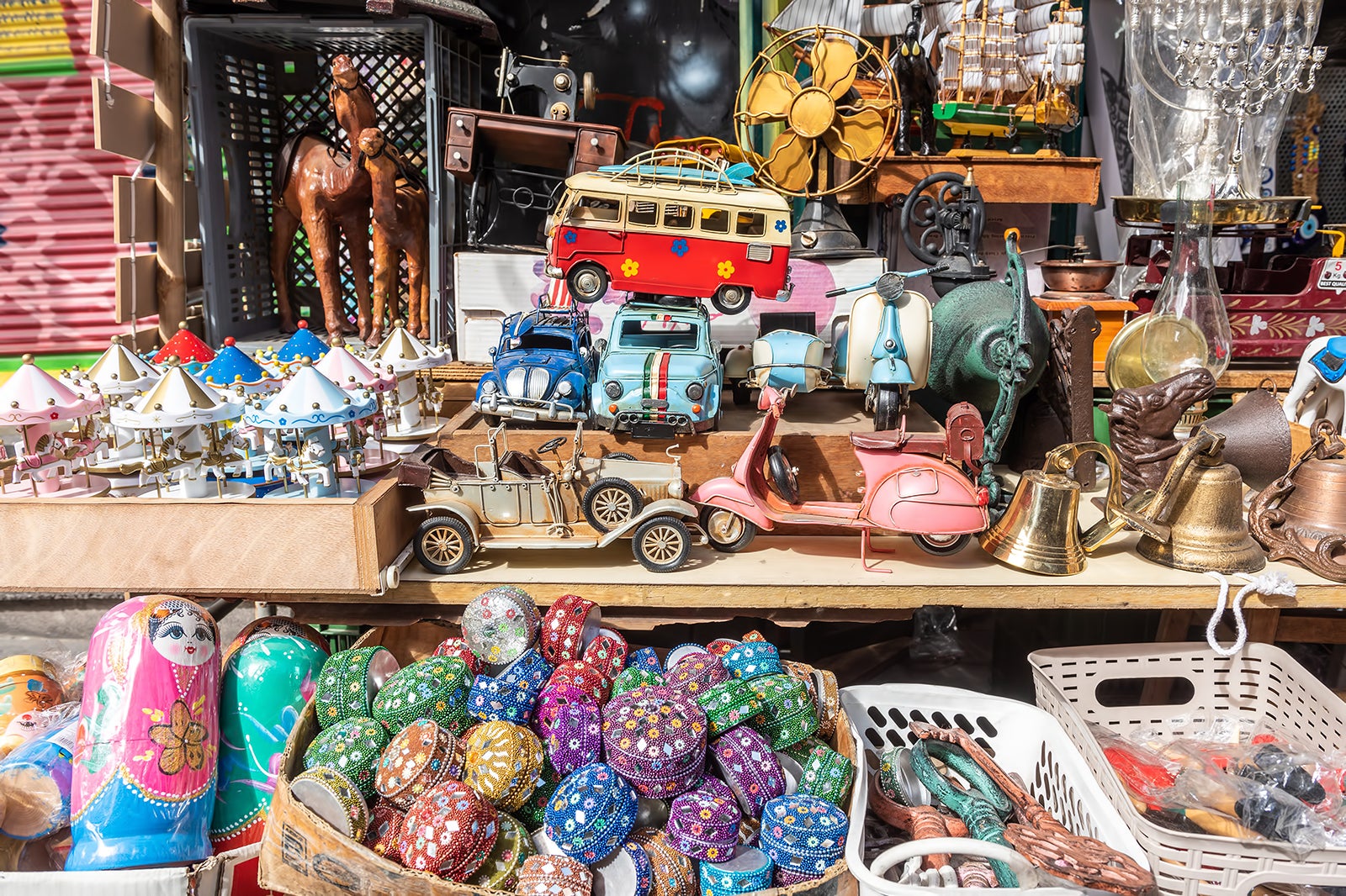 17 Best Markets in Paris for Food, Antiques and Bric-à-Brac