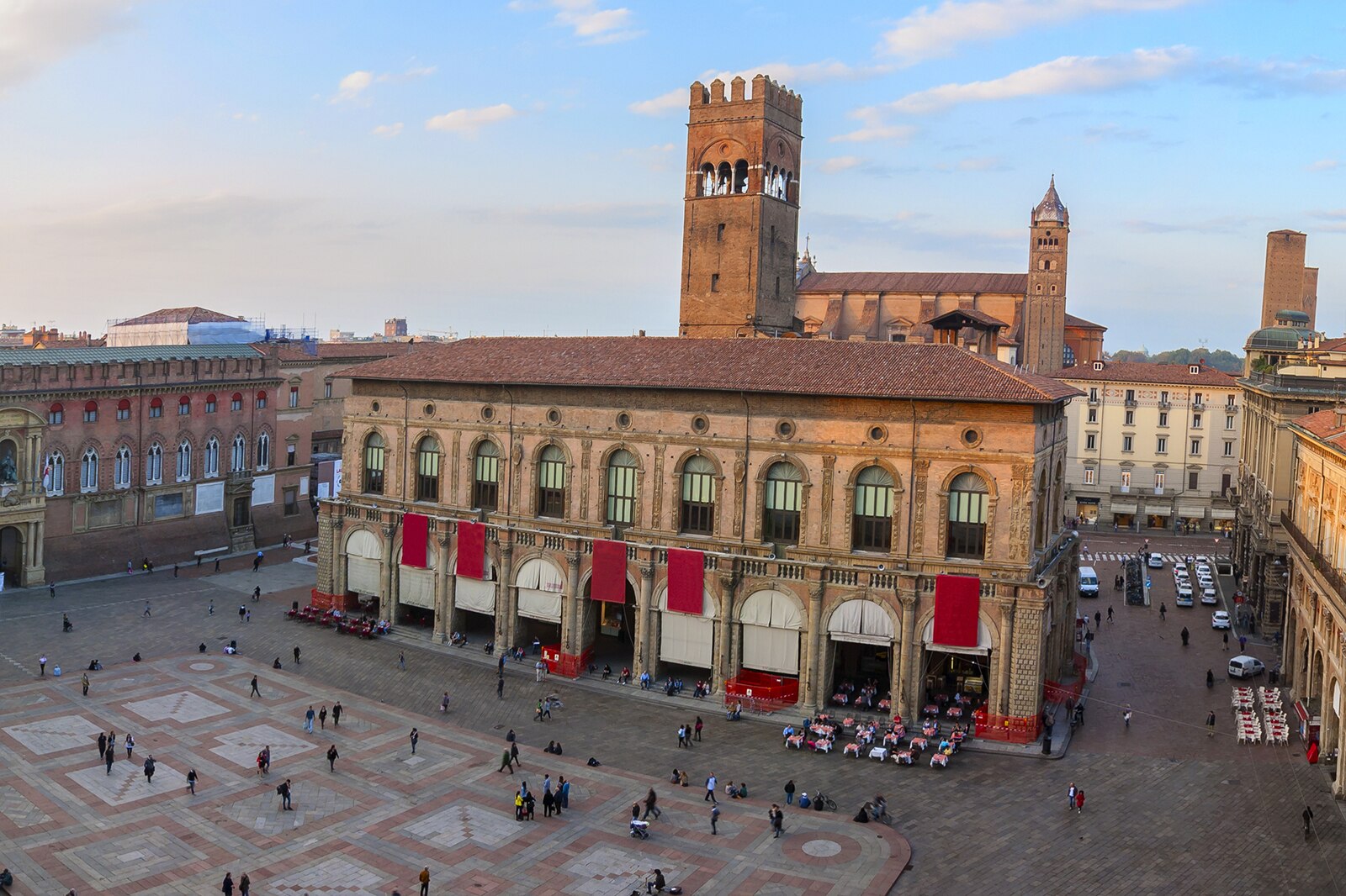 10 cose da fare in coppia a Bologna - I luoghi più romantici di Bologna - Go  Guides