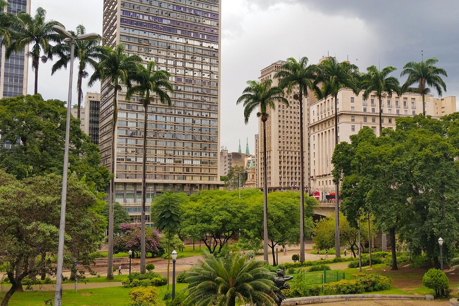 Vale do Anhangabaú Um vista histórica no coração de São Paulo Go Guides