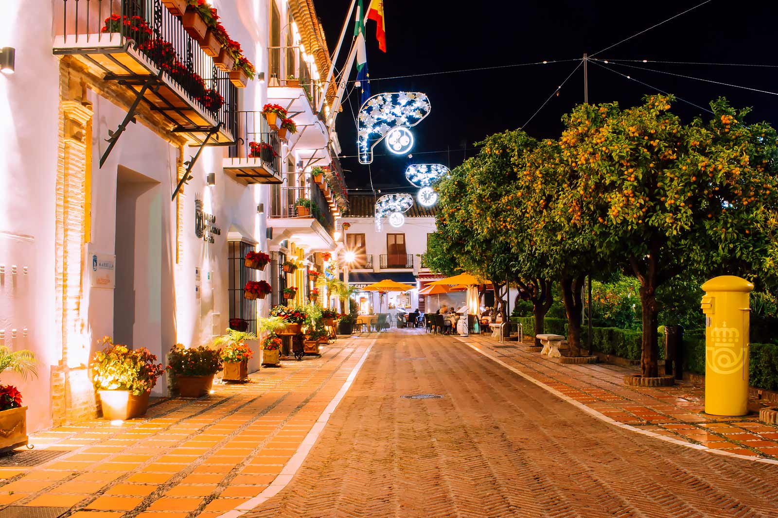 Puerto Banus Marbella nightlife / Night walk Bars and Restaurants 