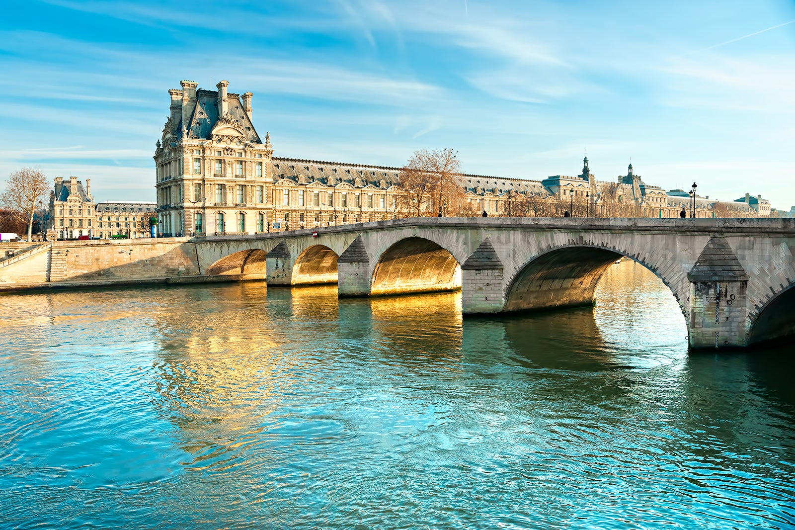 dramatic-sunset-over-river-seine-in-paris-france-with-conciergerie