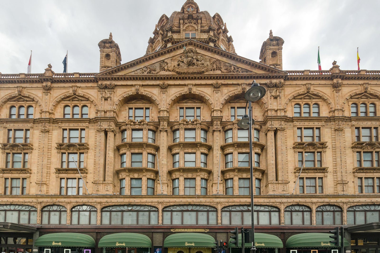 Harrods in London - The UK's Largest Luxury Department Store – Go