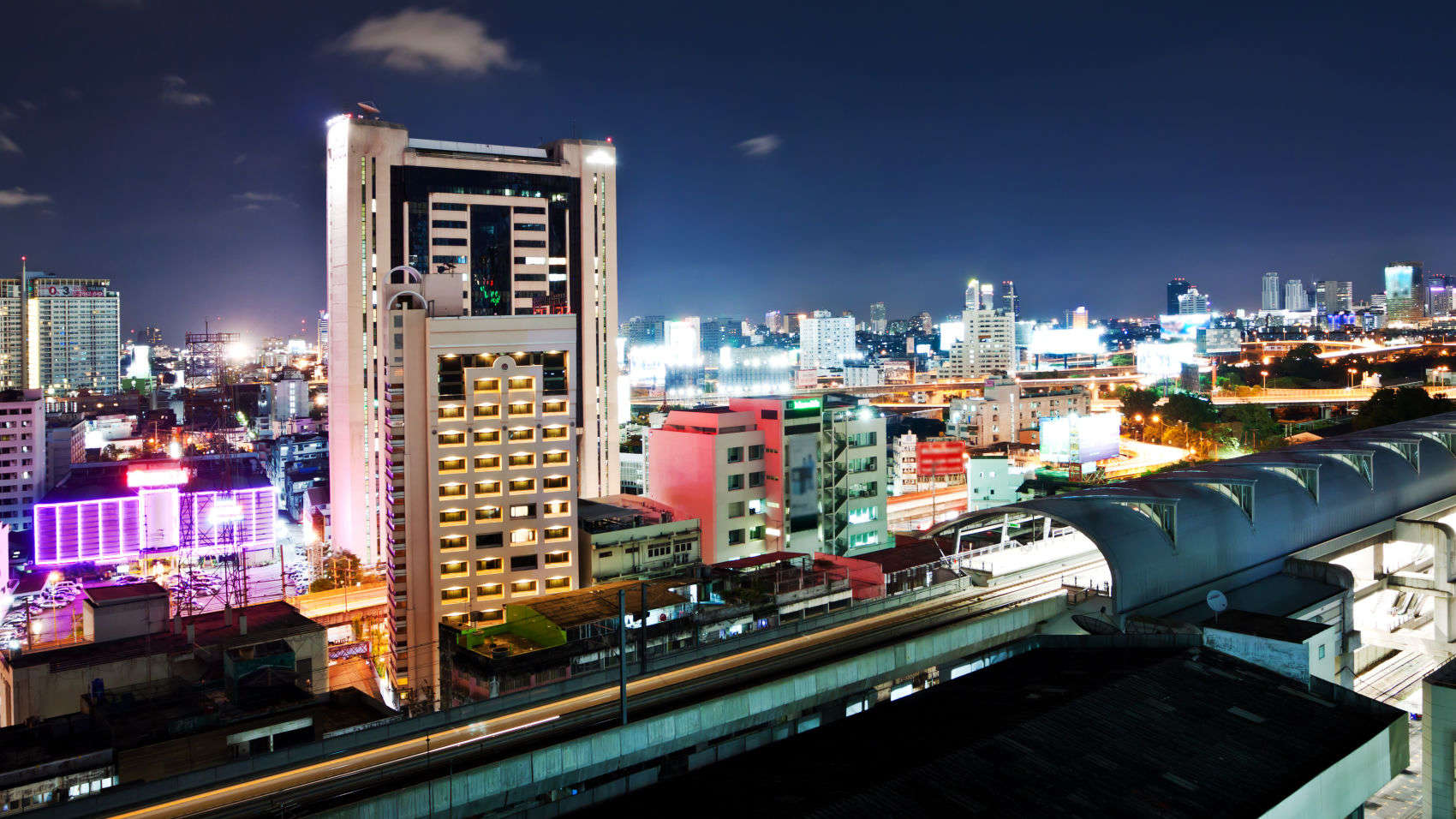 バンコク 地下鉄 ラチャプラロップ駅 周辺のホテル 宿泊予約 格安ホテル予約 最安値検索 ホテルズドットコム