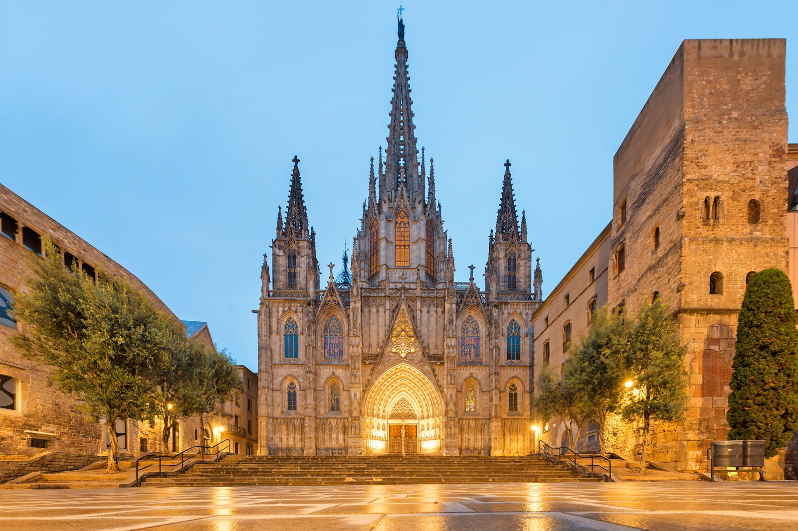 What Is The Name Of The Famous Cathedral In Barcelona Spain