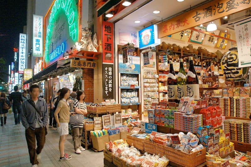 沖縄の人気ショッピングエリア 10 選 ビーチや観光名所を巡った後はショッピングを満喫 Go Guides 沖縄の人気ショッピングエリア 10 選 ビーチや観光名所を巡った後はショッピングを満喫 Go Guides