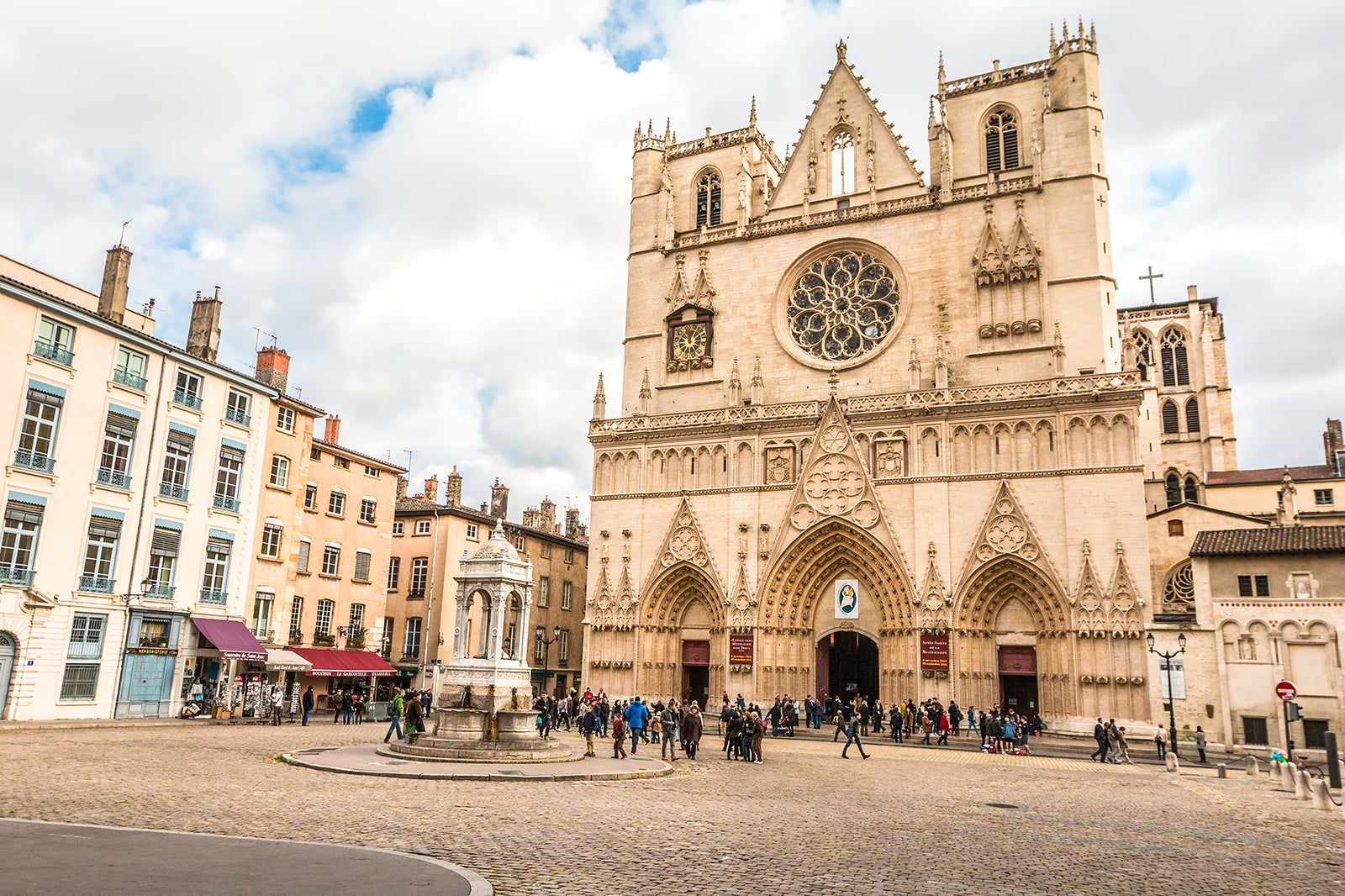 Cath drale Saint Jean Baptiste In Lyon Visit A Historic Roman 