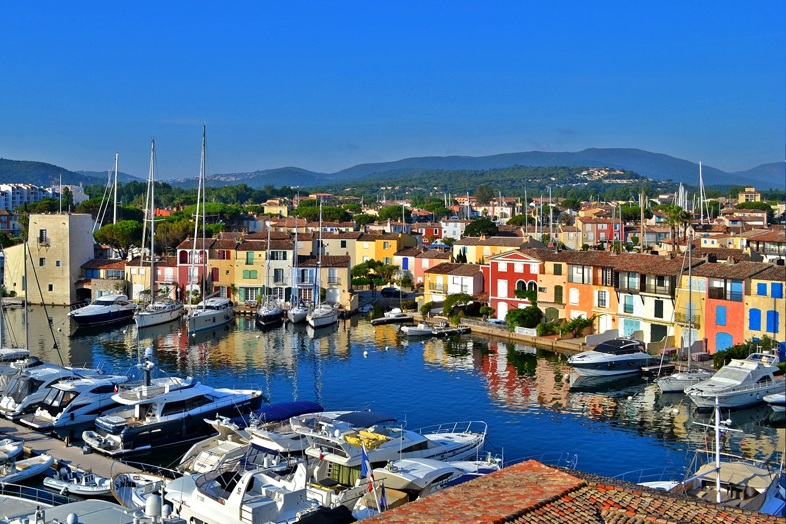 Visiter Port-Grimaud : préparez votre séjour et voyage Port-Grimaud