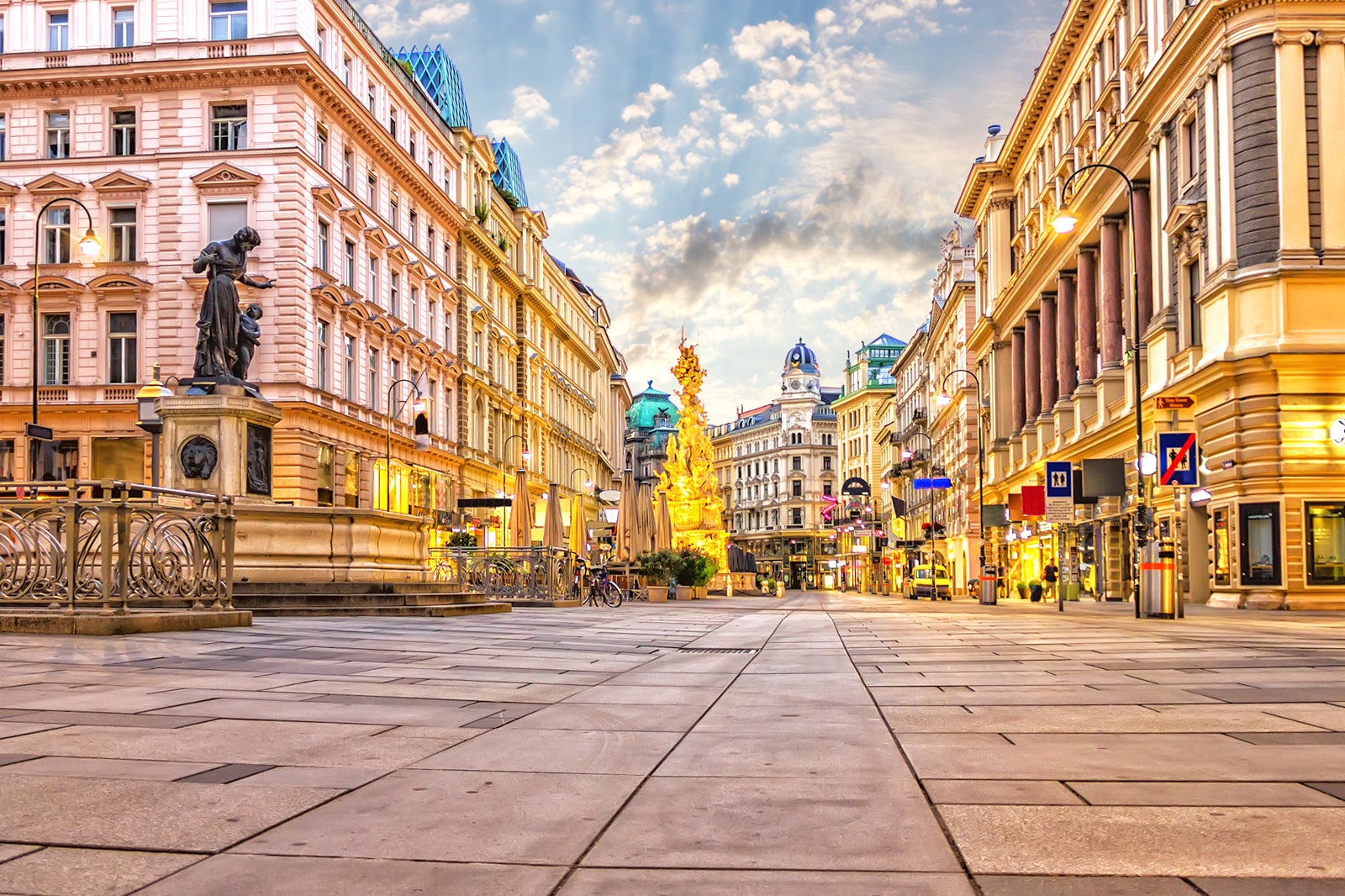 Wien, Vienna: Store of Louis Vuitton at Kohlmarkt, Austria, Wien