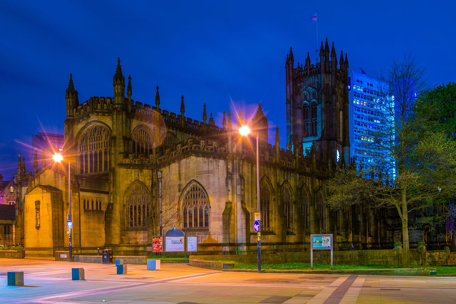 manchester cathedral tours