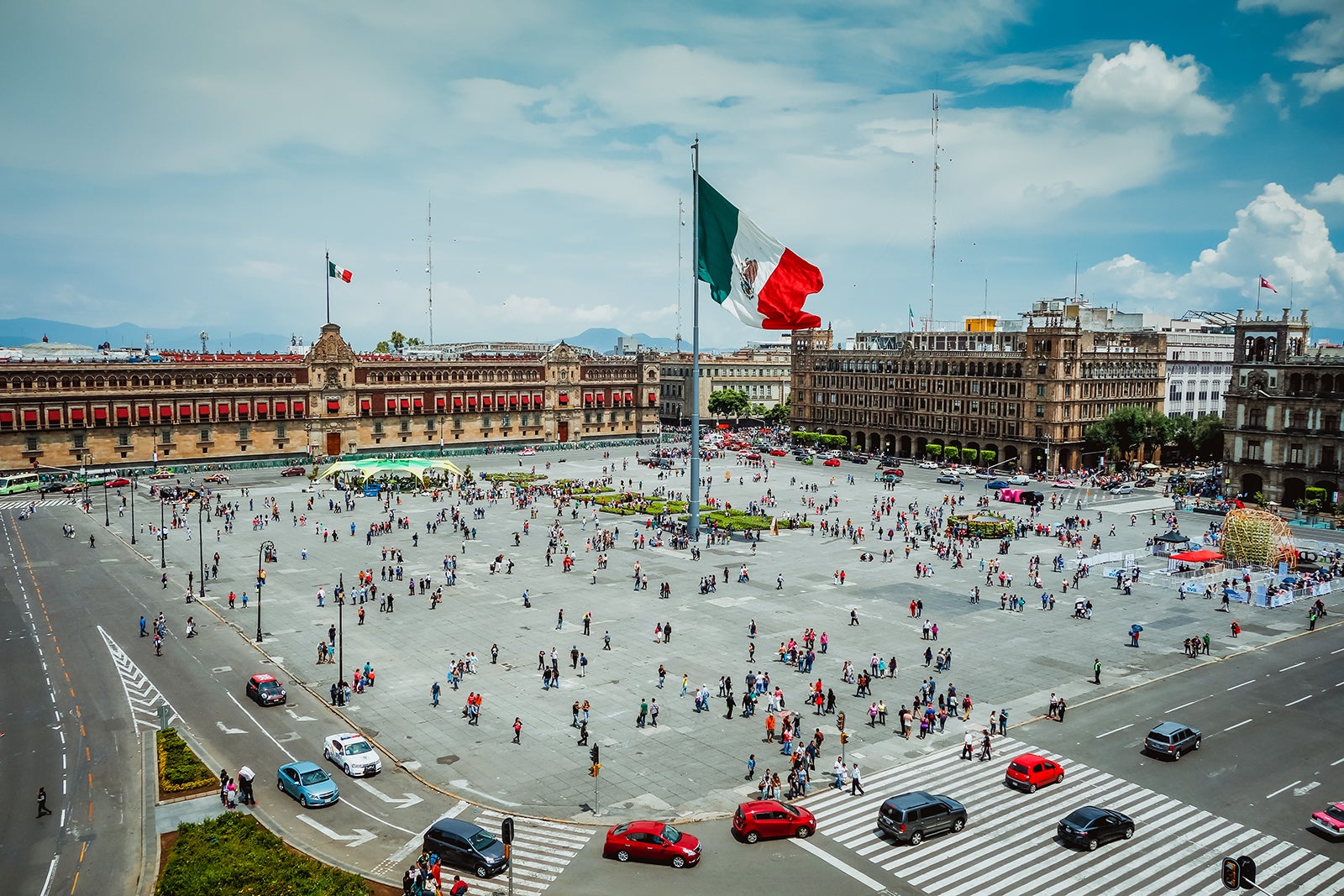 Zócalo In Mexico City Explore The Heart Of The Historic District At This Central Square Go