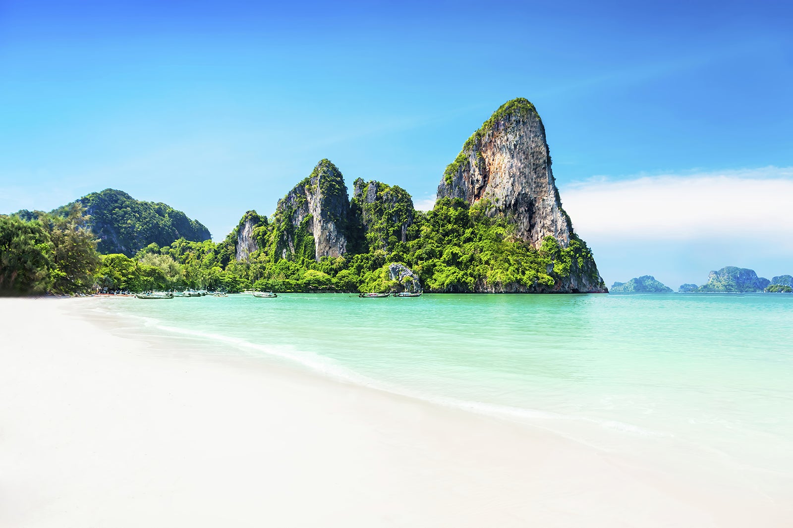 thai beach travellers