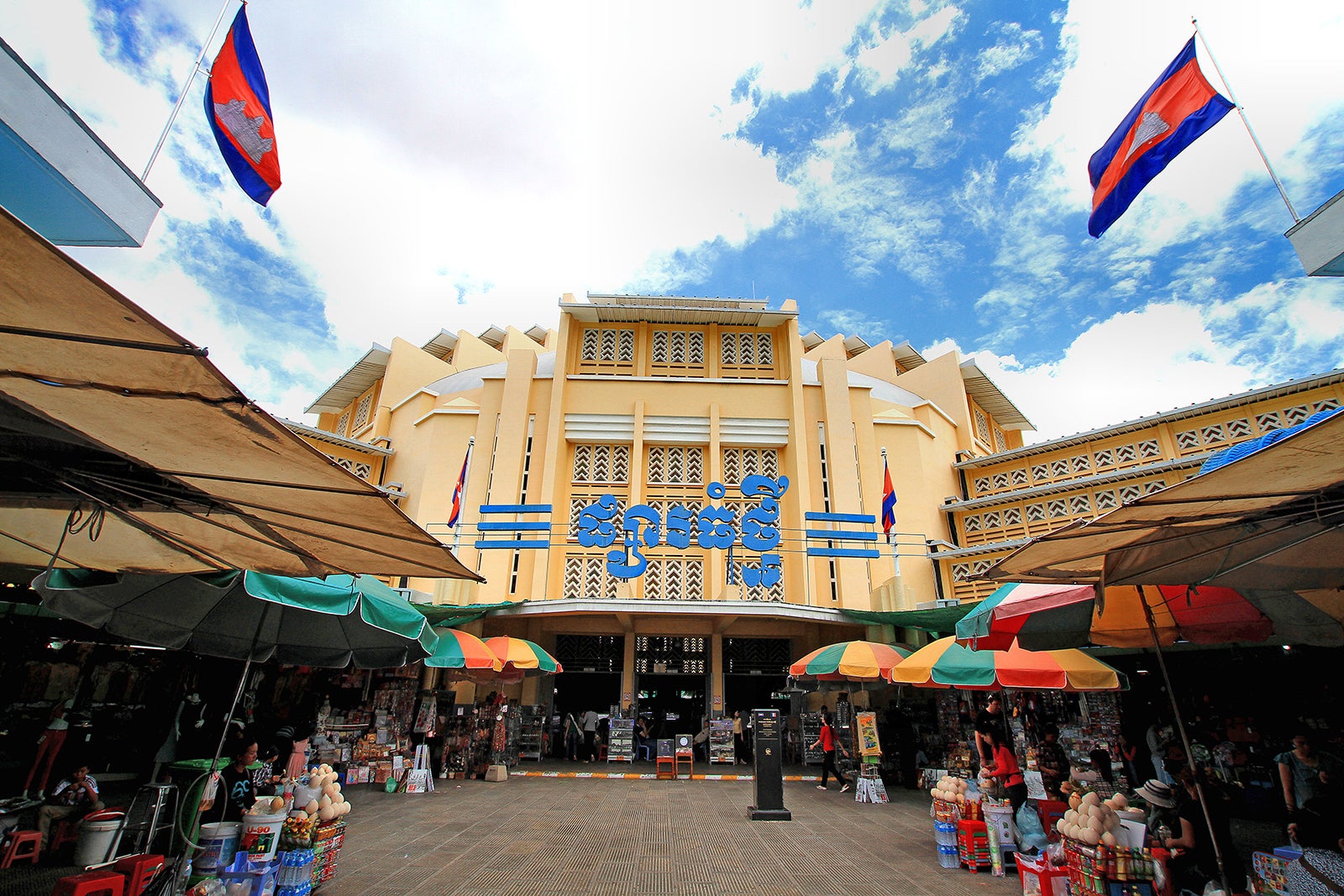 Phnom Penh Central Market (Phsar Thmey) - Phnom Penh Shopping – Go Guides