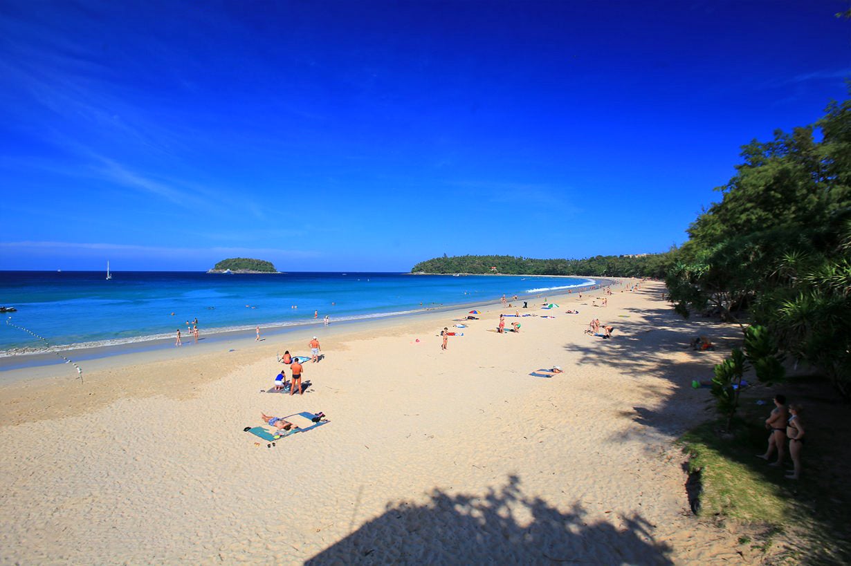 thai beach travellers