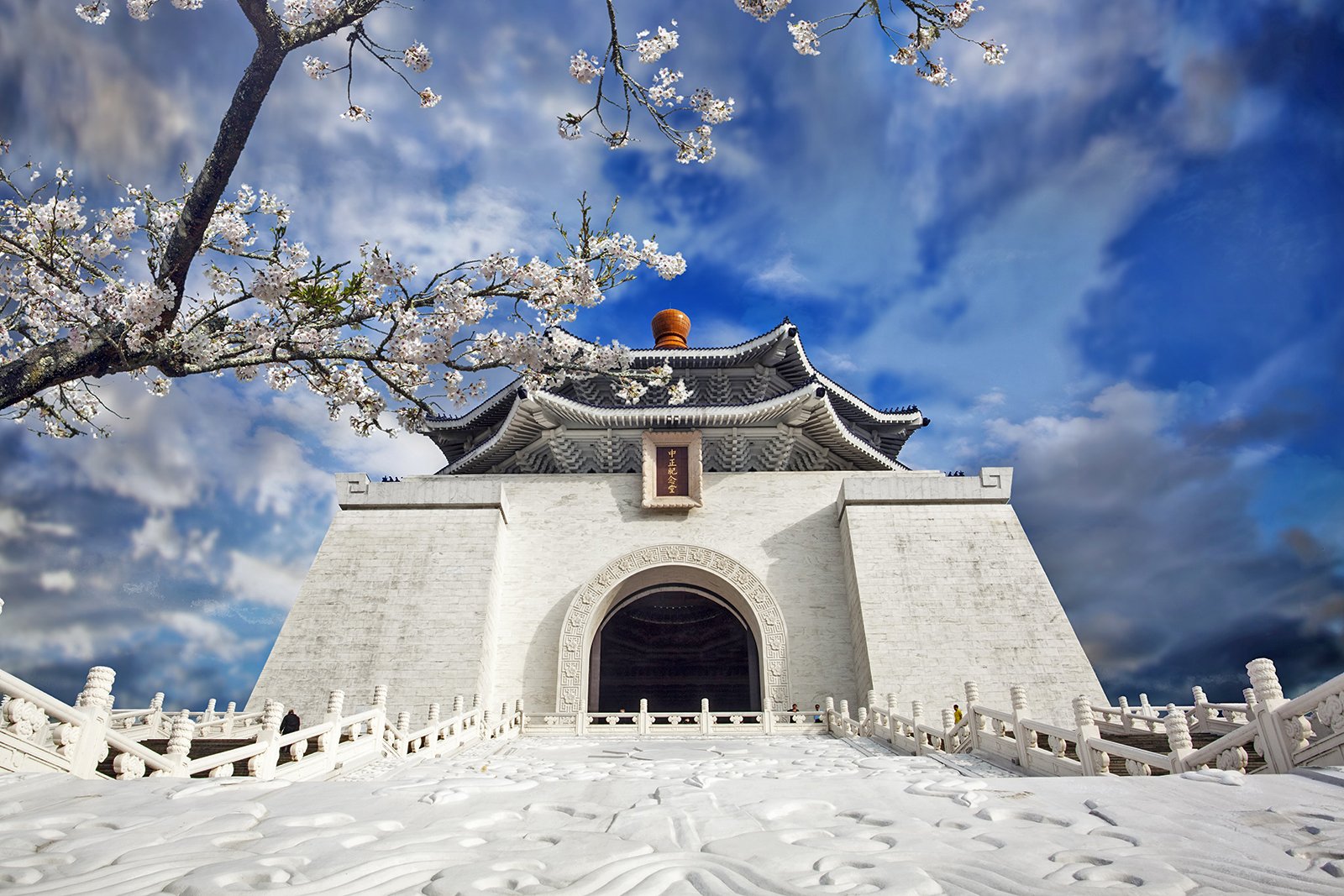 Chiang Kai Shek Memorial Hall Statue