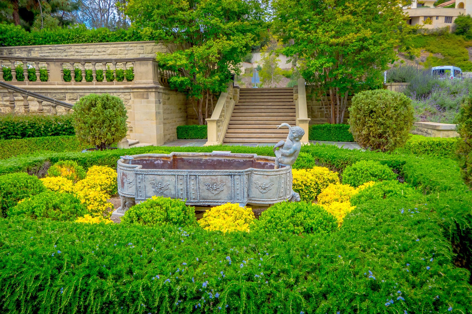 Greystone Mansion in Los Angeles - Visit the Grounds of a Beverly Hills ...