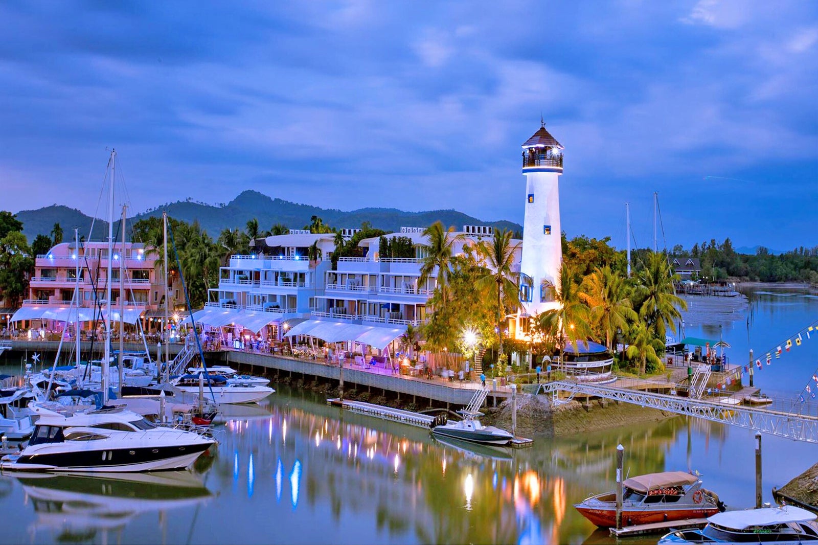 hotels near yacht haven marina phuket