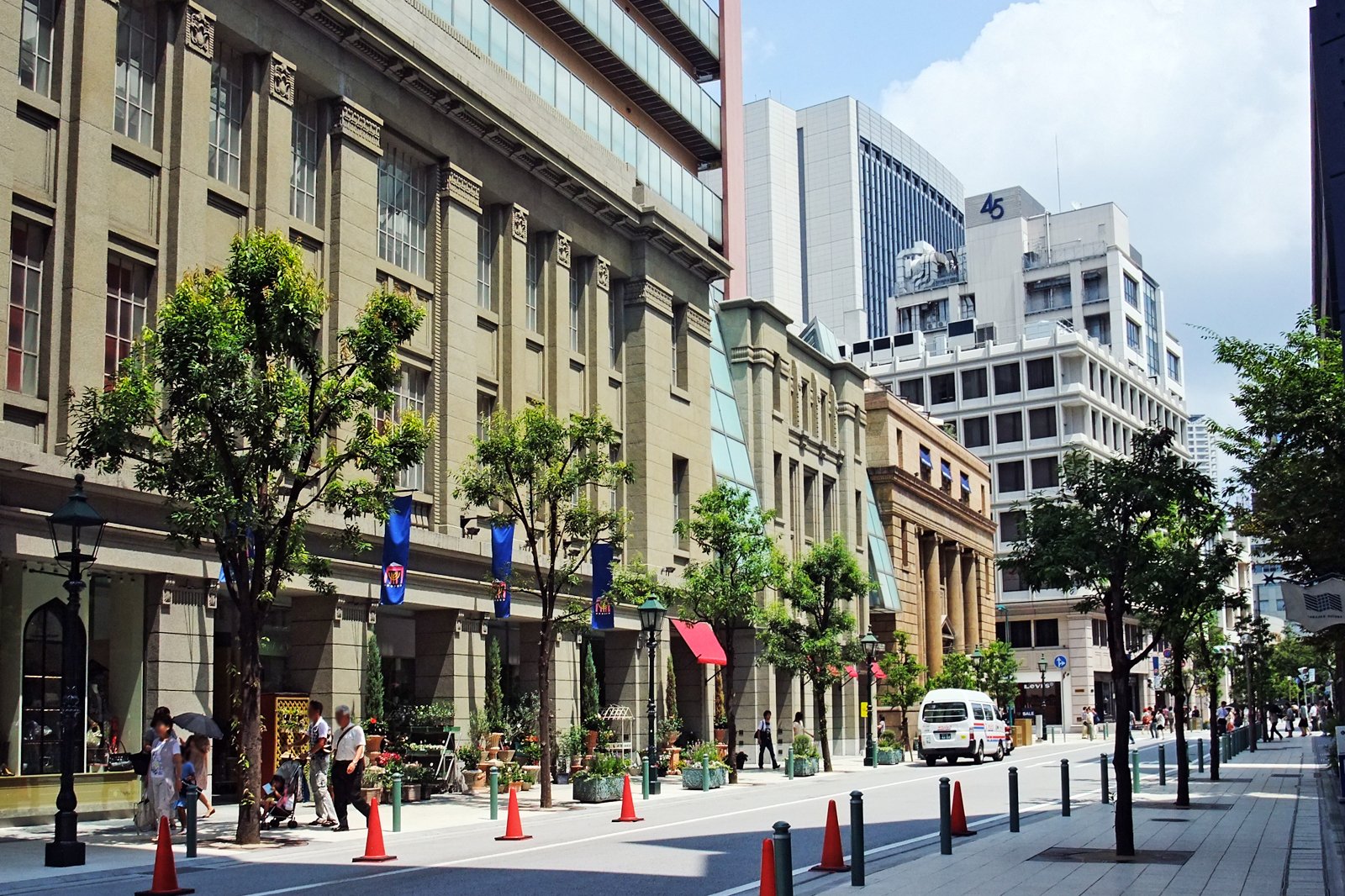 Louis Vuitton Kobe Kyoryuchi store, Japan