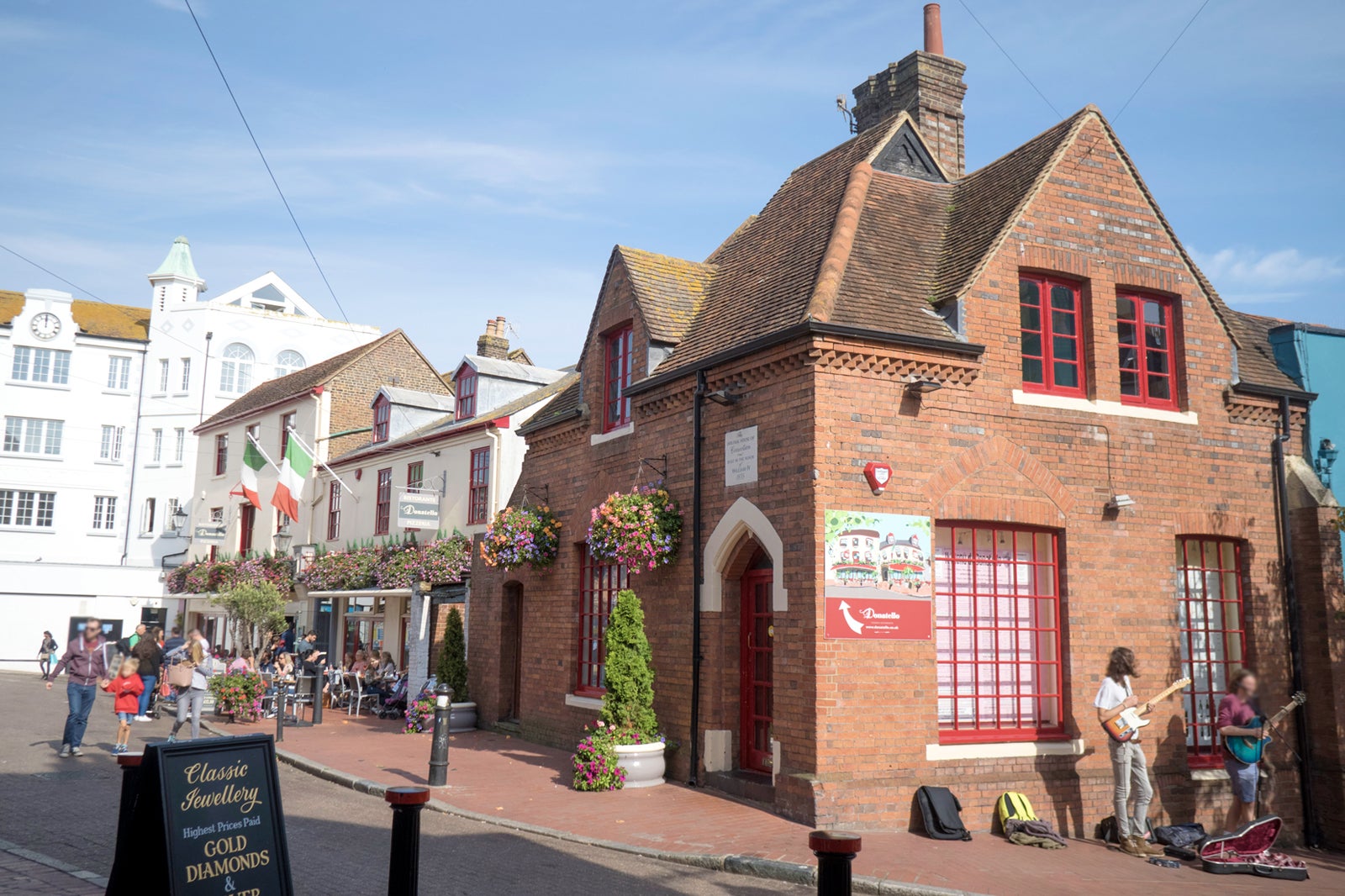 The most COLOURFUL streets in Brighton: best things to do in Brighton!