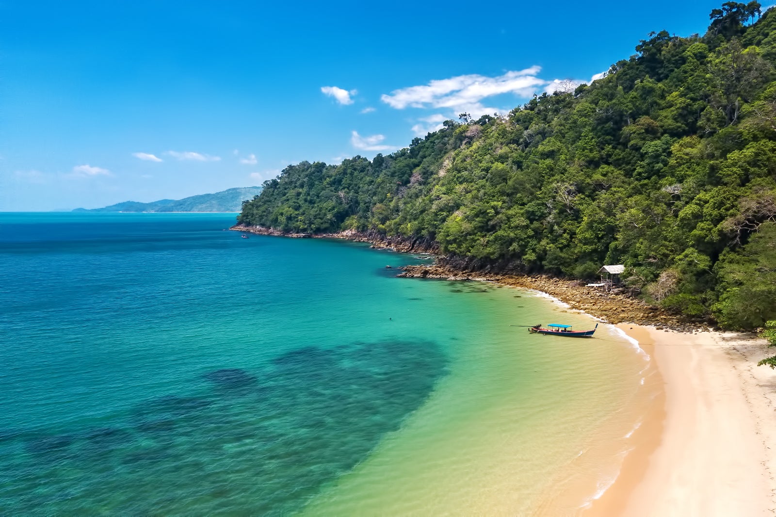 thai beach travellers