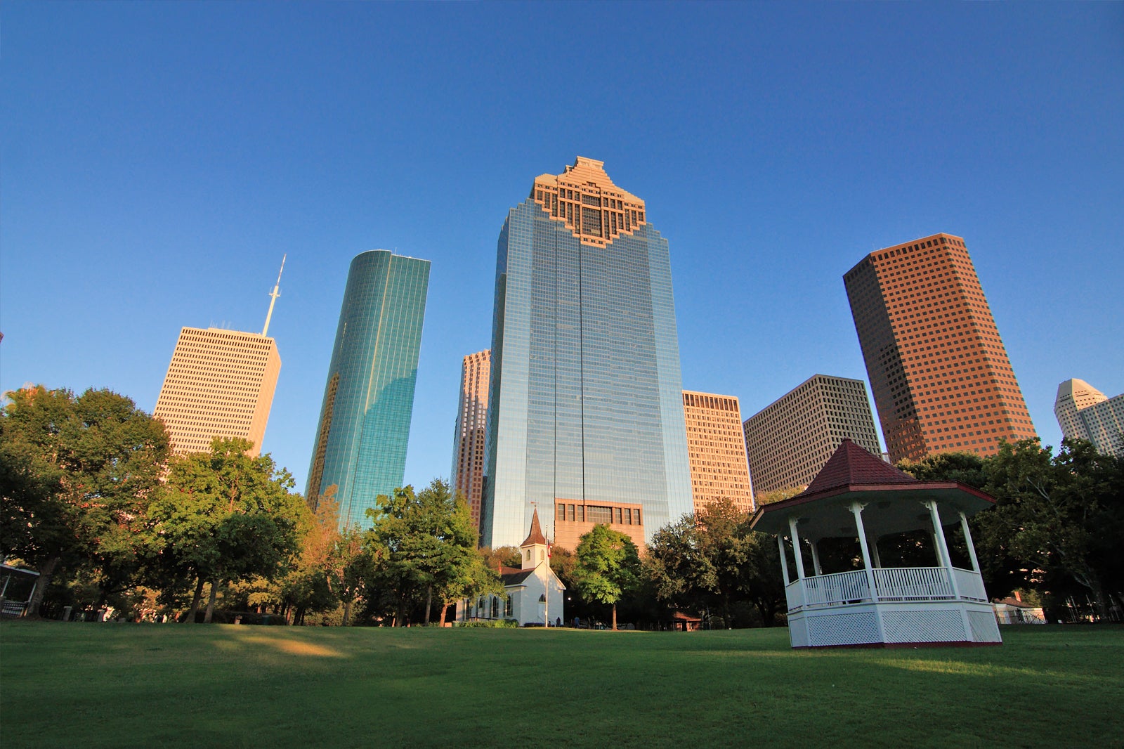 Houston USA. Largest City in Texas. Sights, People and Economy