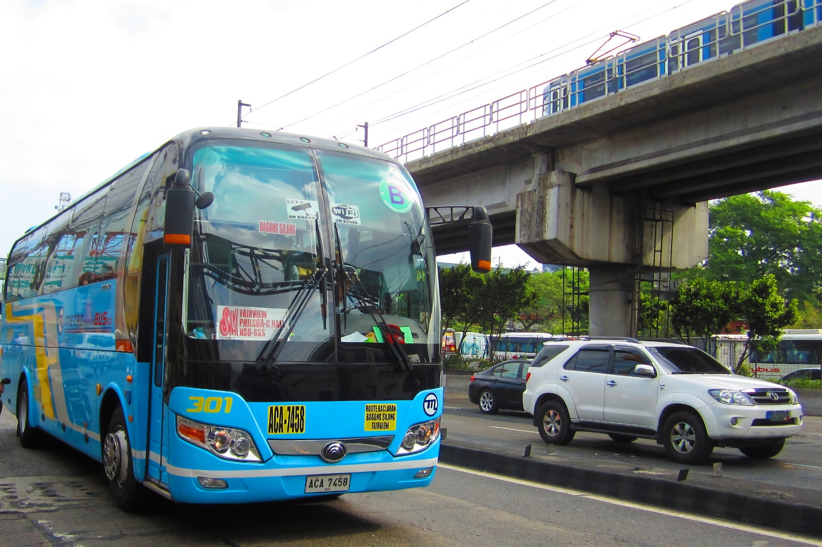 Getting Around Manila - Taxi, Jeepney, Uber, Grab, Bus, LRT, MRT 