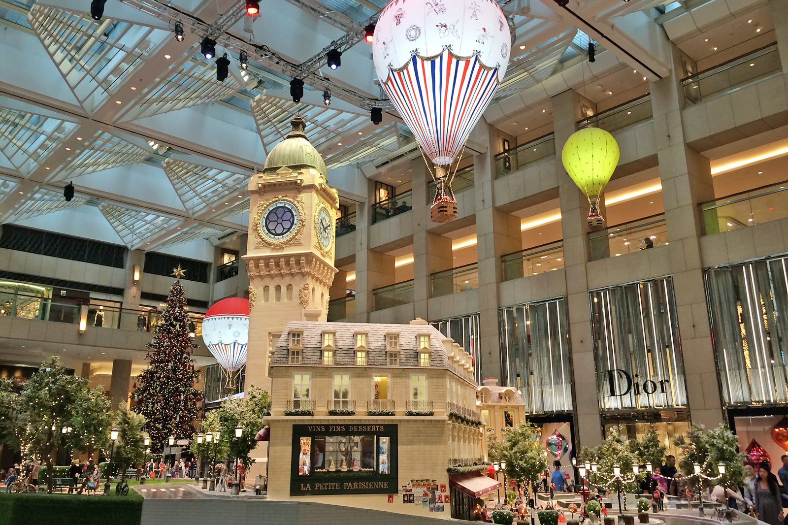 De Beers Jewelers Hong Kong Landmark Store