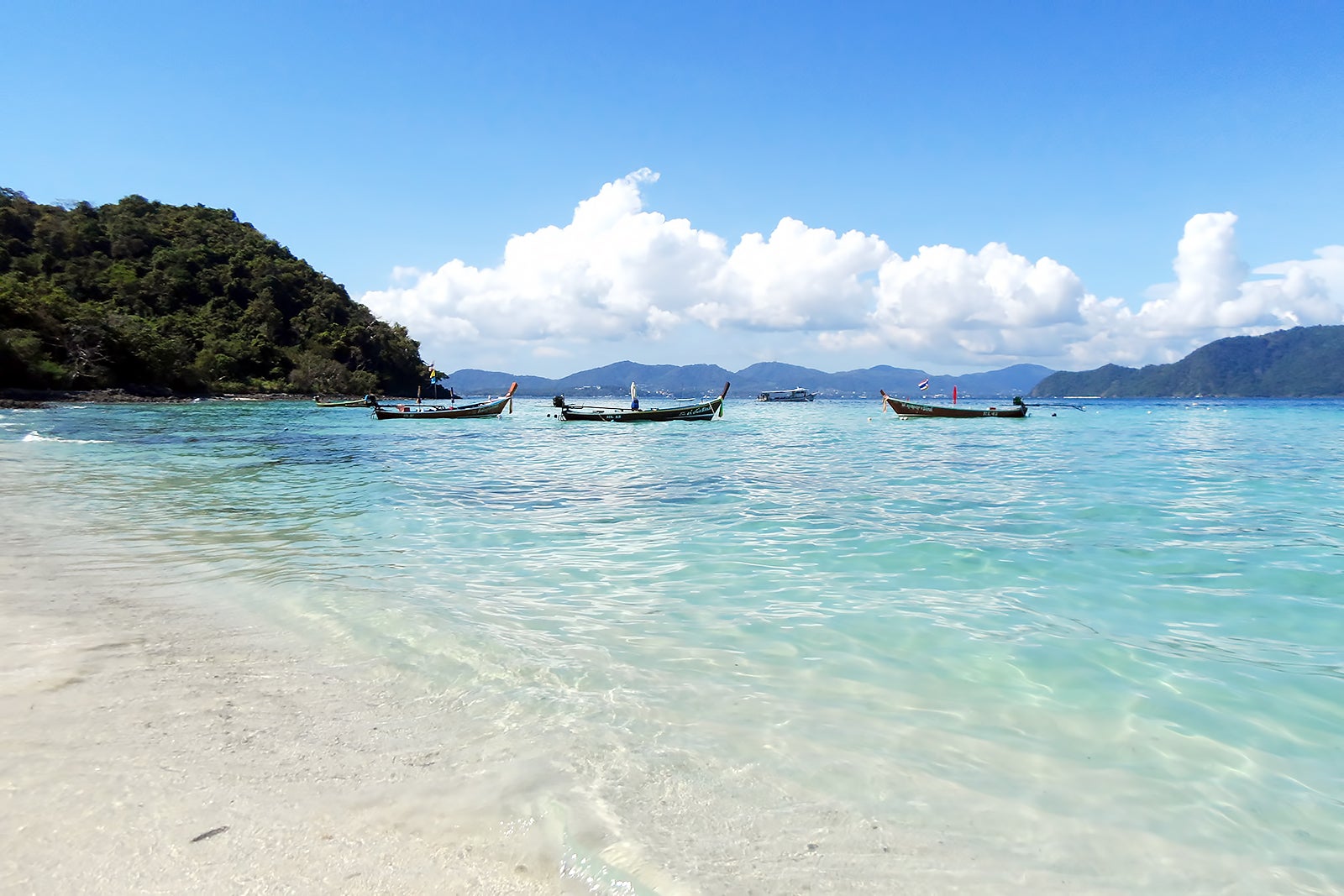 Пляж банана пхукет. Банановый остров Пхукет. Банана остров Пхукет. Banana Beach Coral Island Koh Hey Phuket.