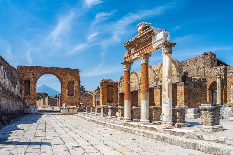 Naples Region 10 Iconic Buildings and Places in Naples - Discover the Most Famous ...