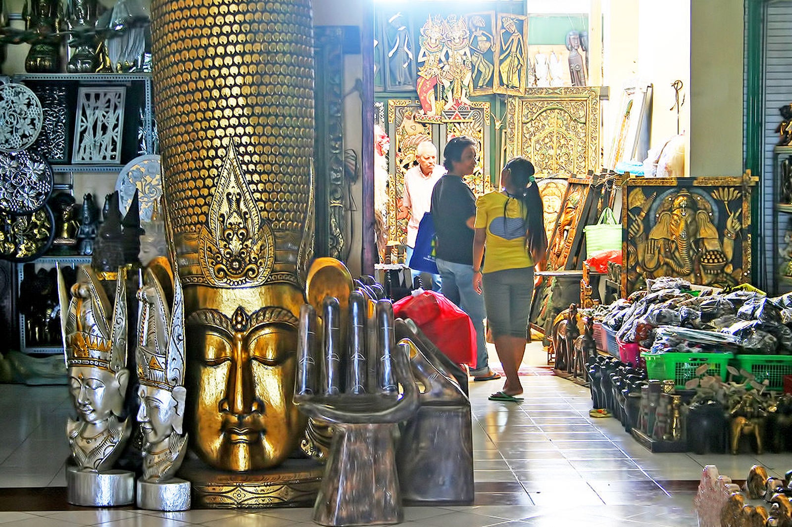 Best Bali Shopping Places - Find Souvenirs, Handicrafts & Batik