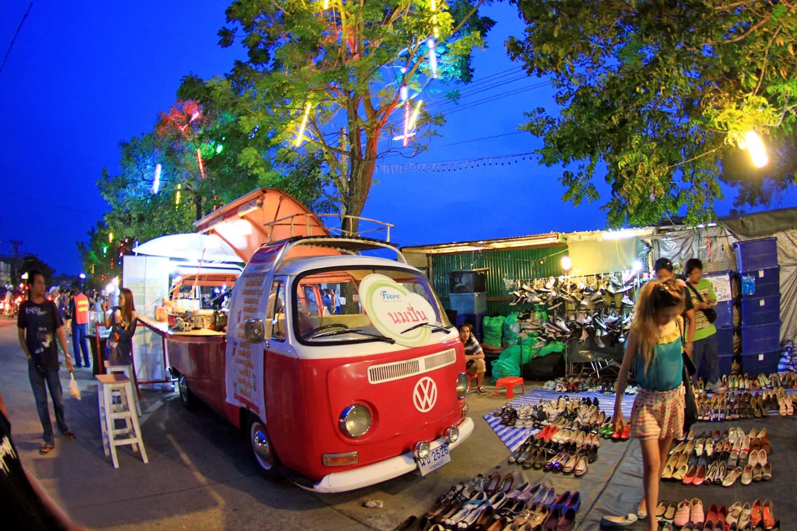 phuket-weekend-market-night-market-in-phuket-town-go-guides