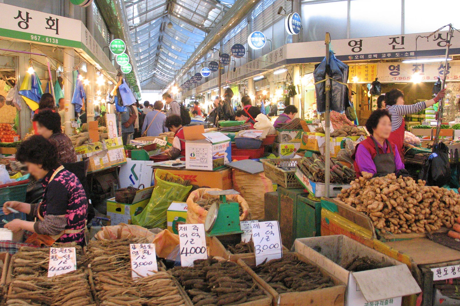 서울 경동시장 전국 각지의 전통 한약재가 모이는 시장 Go Guides