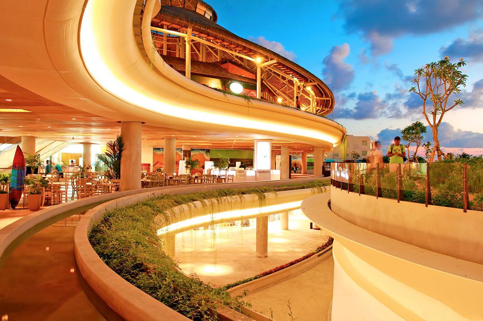 Kuta Beachwalk Shopping Dining And Entertainment Complex