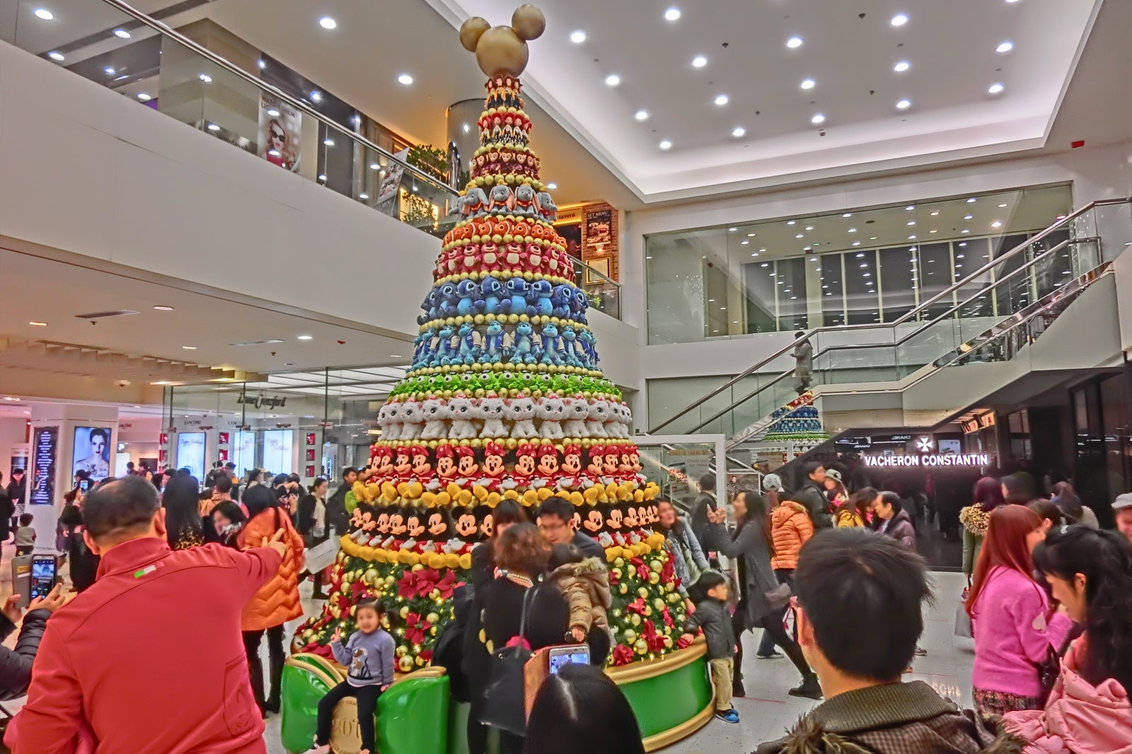 Christmas Tree Lighting by Central Phuket & Louis Vuitton