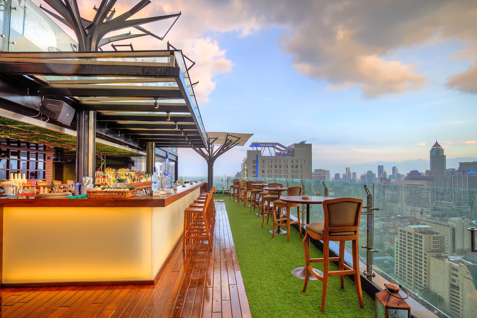 Above Eleven Bar in Bangkok - Rooftop Bar at Fraser Suites Hotel Bangkok –  Go Guides