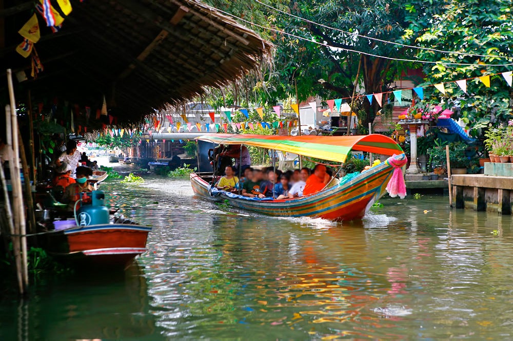 khlong lat mayom floating market tour