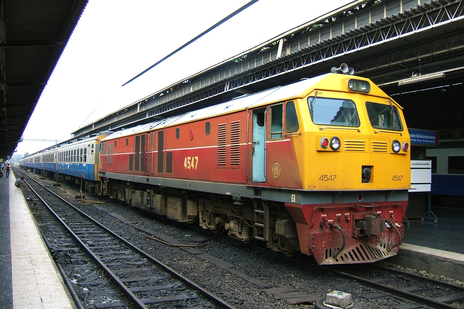 Hua Lamphong Railway Station In Bangkok Bangkok Train Station And Thai Railway Landmark Go Guides