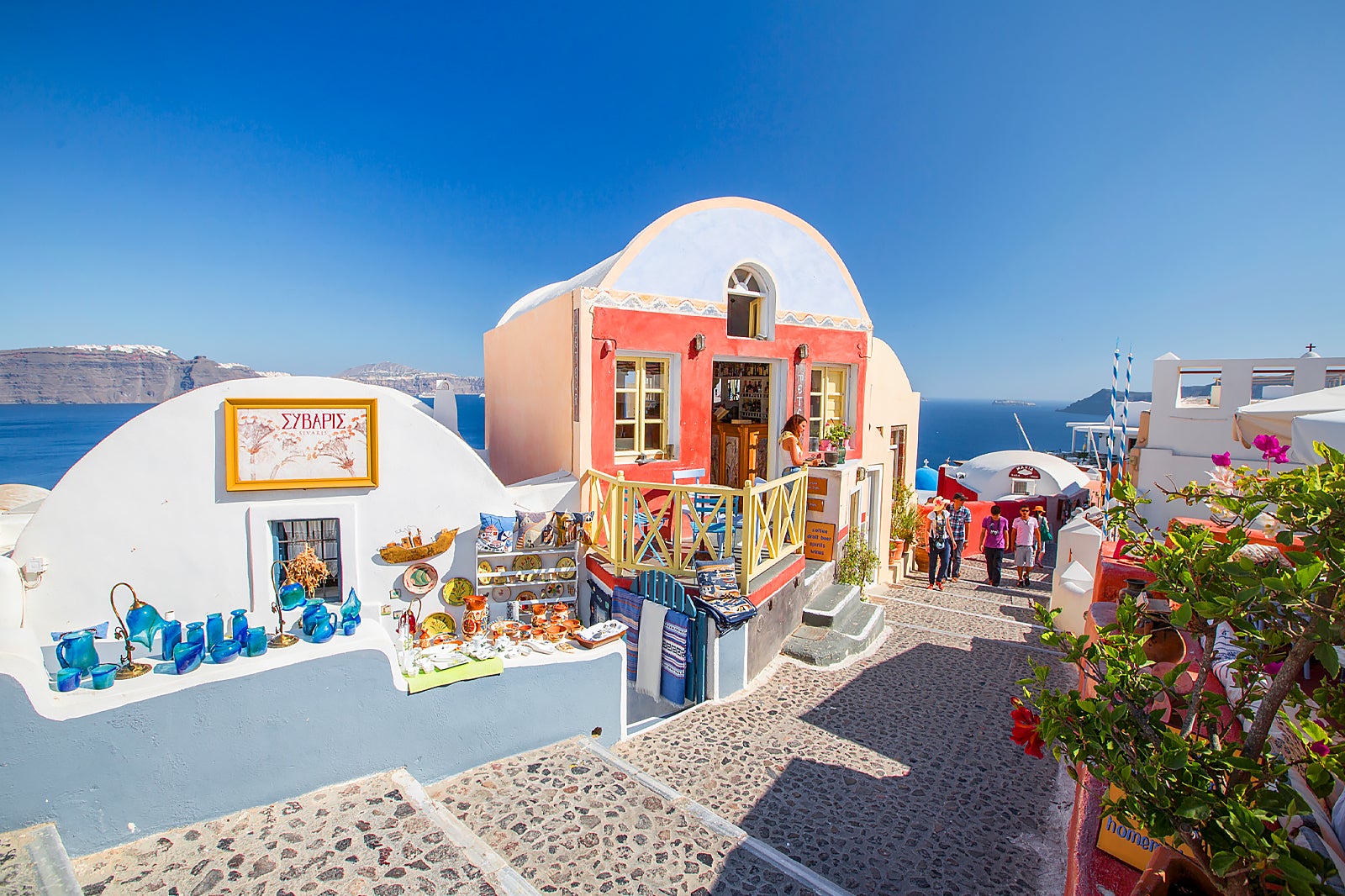 santorini tourist resorts