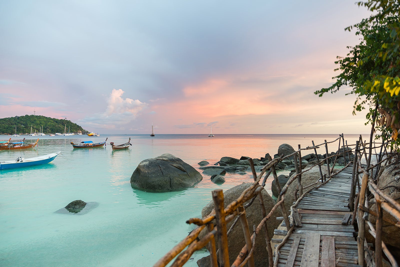 thai beach travellers