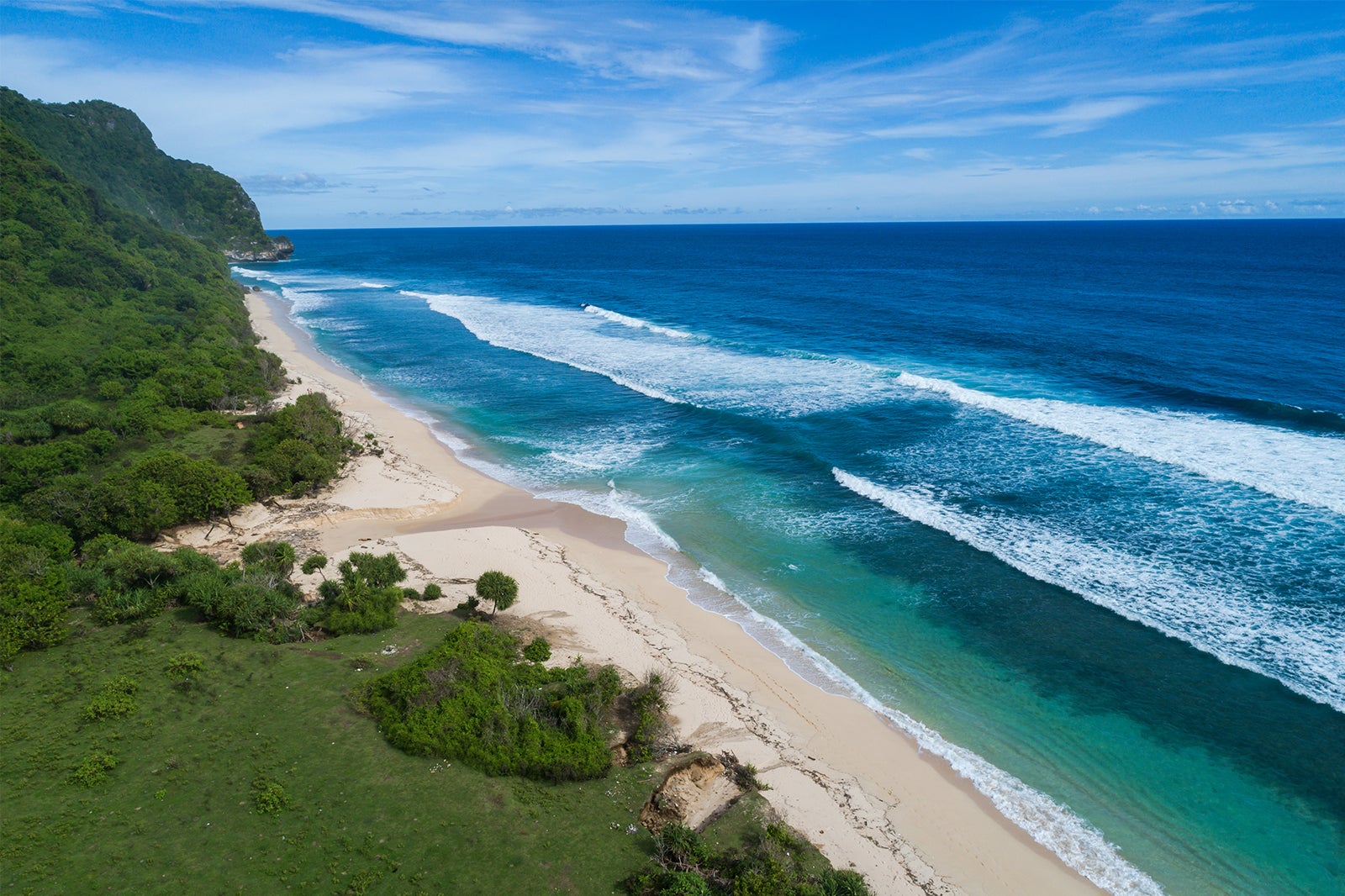 Suluban Beach in Bali - Hidden Cave Beach Near Uluwatu - Go Guides