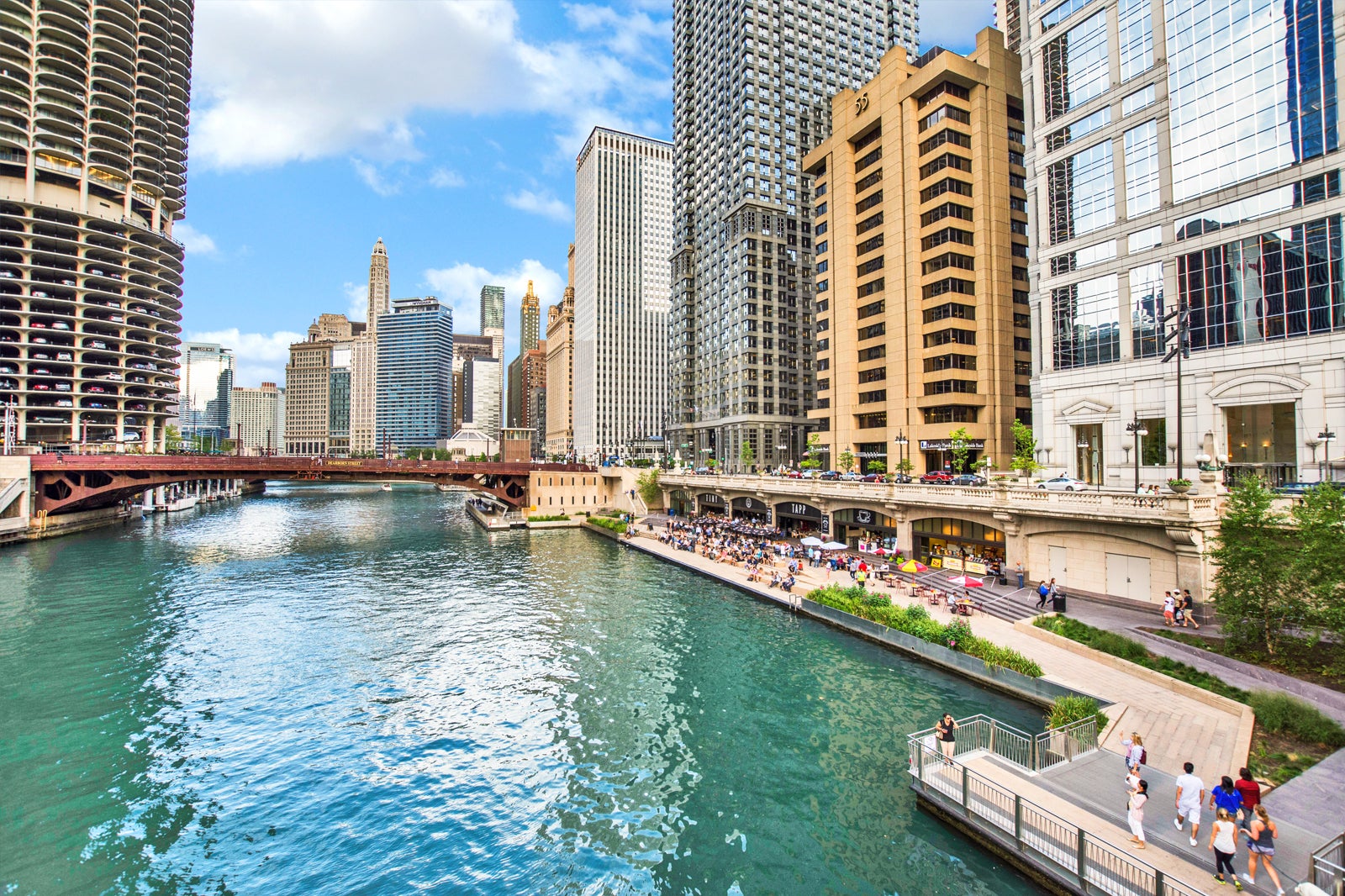 TILT Thrill Ride - Chicago's Tilting Glass Ledge