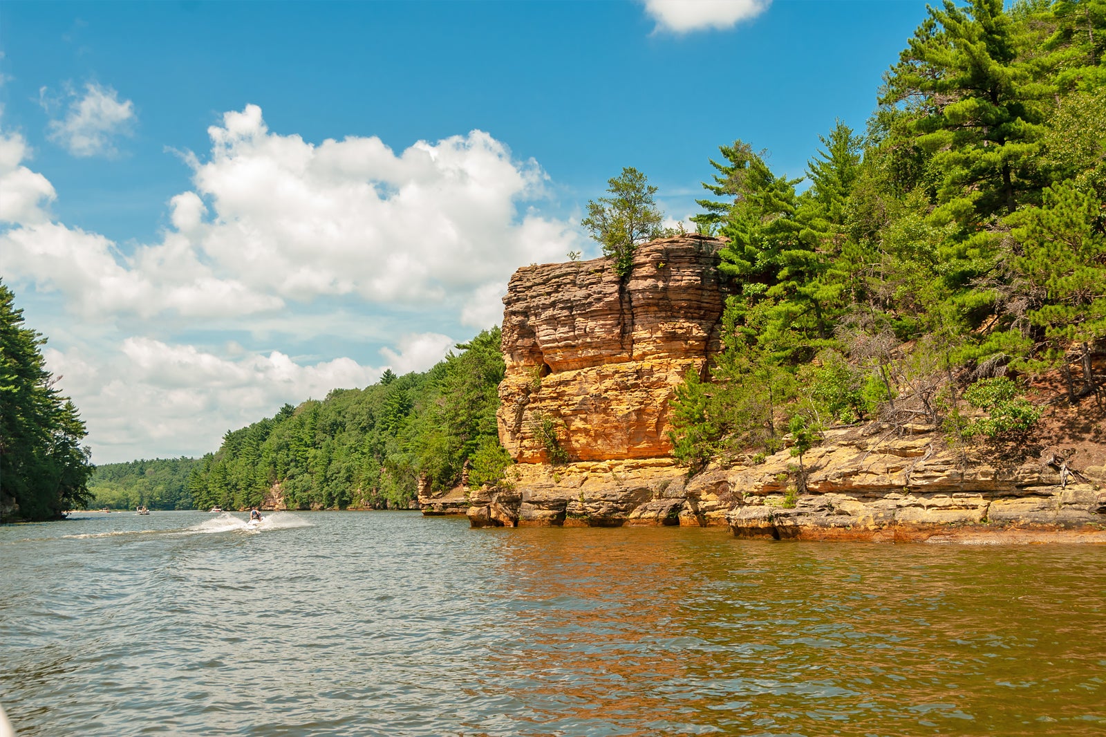 travel guide for wisconsin dells